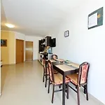 In With Balcony, Air Conditioning, Wi-fi
