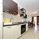 Appartement In With Balcony, Air Conditioning, Wi-fi Vir