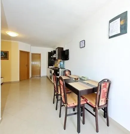 In With Balcony, Air Conditioning, Wi-fi