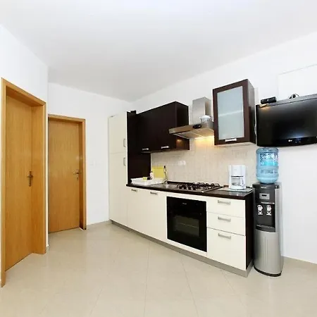 Apartment In With Balcony, Air Conditioning, Wi-fi *