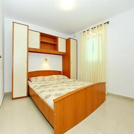 Apartment In With Balcony, Air Conditioning, Wi-fi
