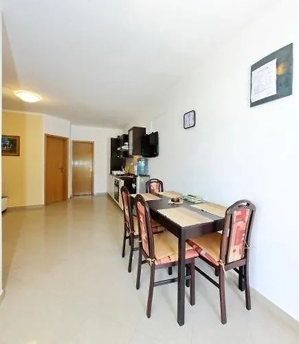 In With Balcony, Air Conditioning, Wi-fi