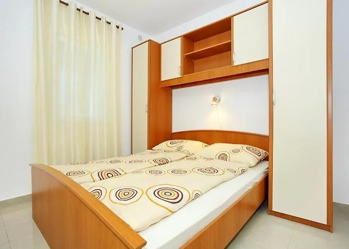 In With Balcony, Air Conditioning, Wi-fi